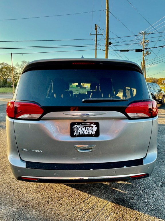 2017 Chrysler Pacifica Image 5