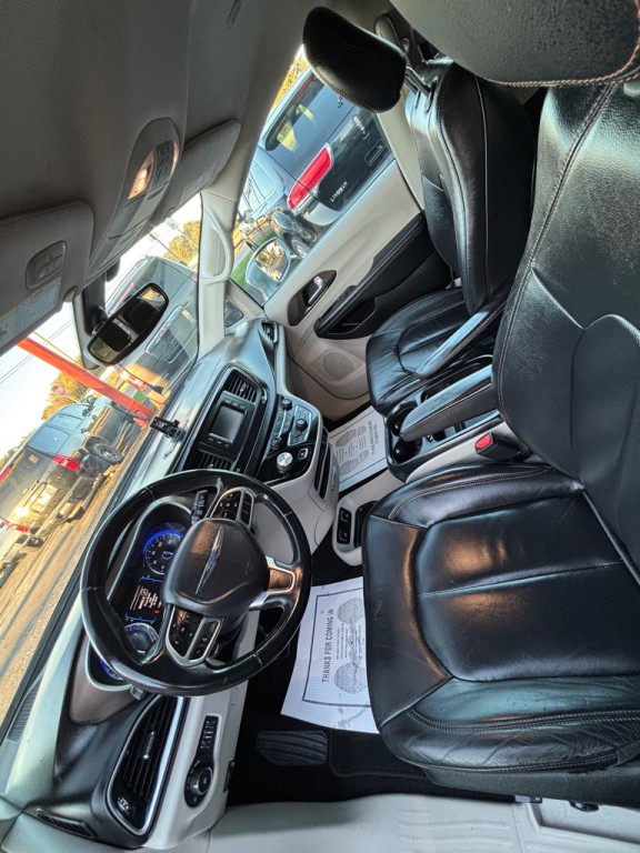 2017 Chrysler Pacifica Image 12