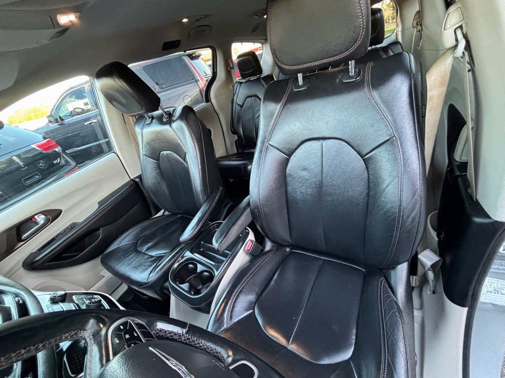 2017 Chrysler Pacifica Image 13