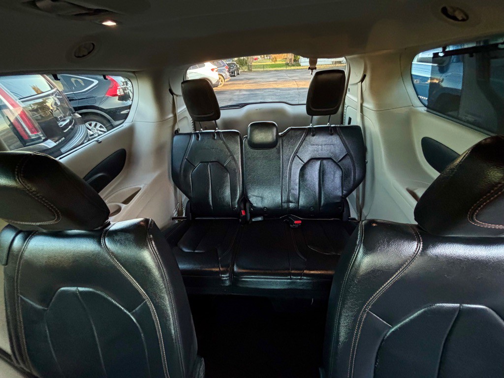 2017 Chrysler Pacifica Image 17