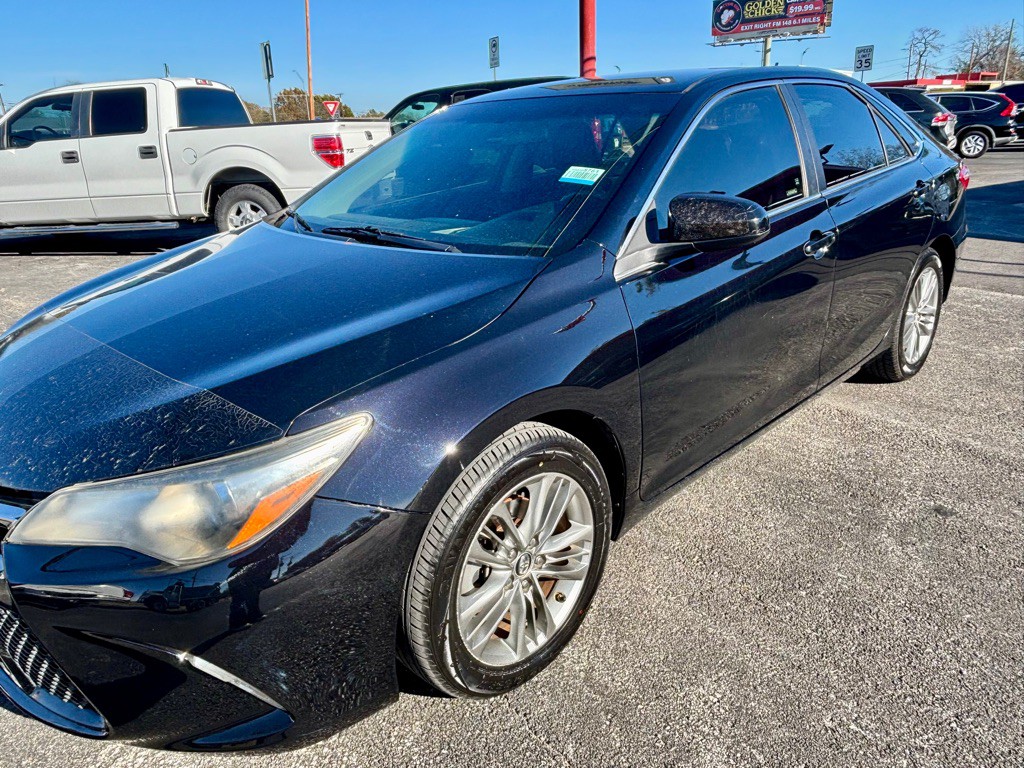 2017 Toyota Camry Image 2