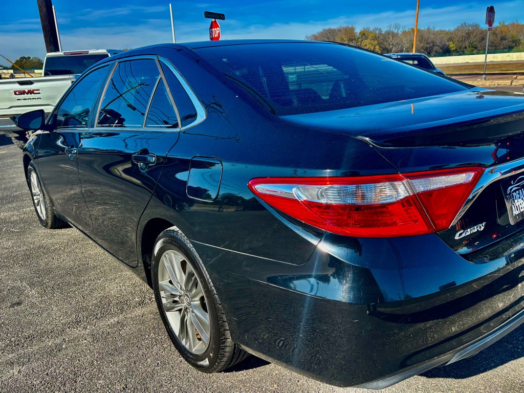 2017 Toyota Camry Image 4