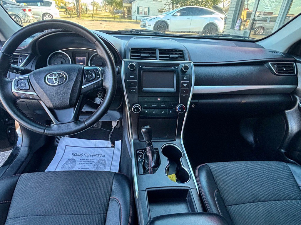 2017 Toyota Camry Image 12