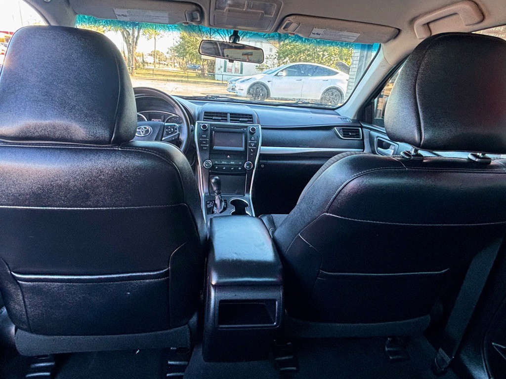 2017 Toyota Camry Image 13