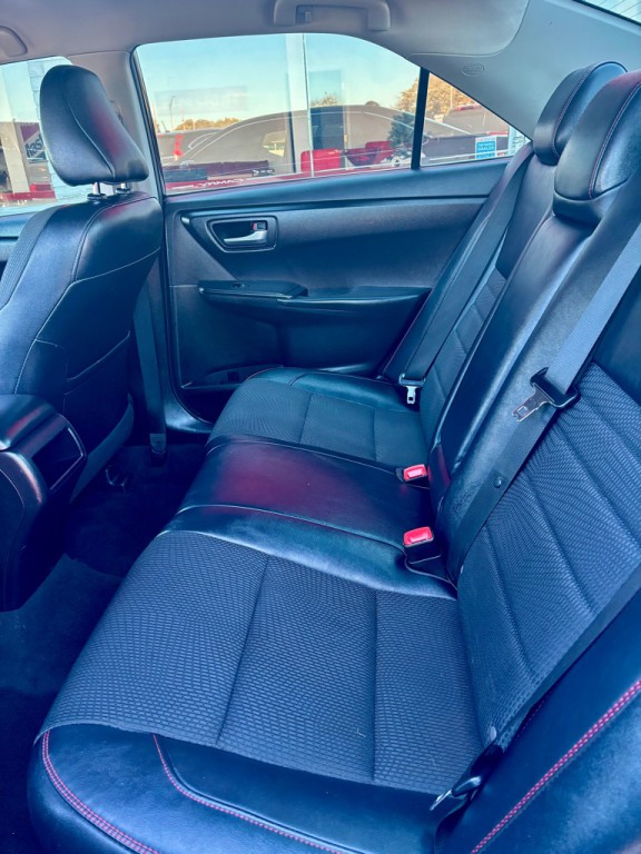 2017 Toyota Camry Image 14