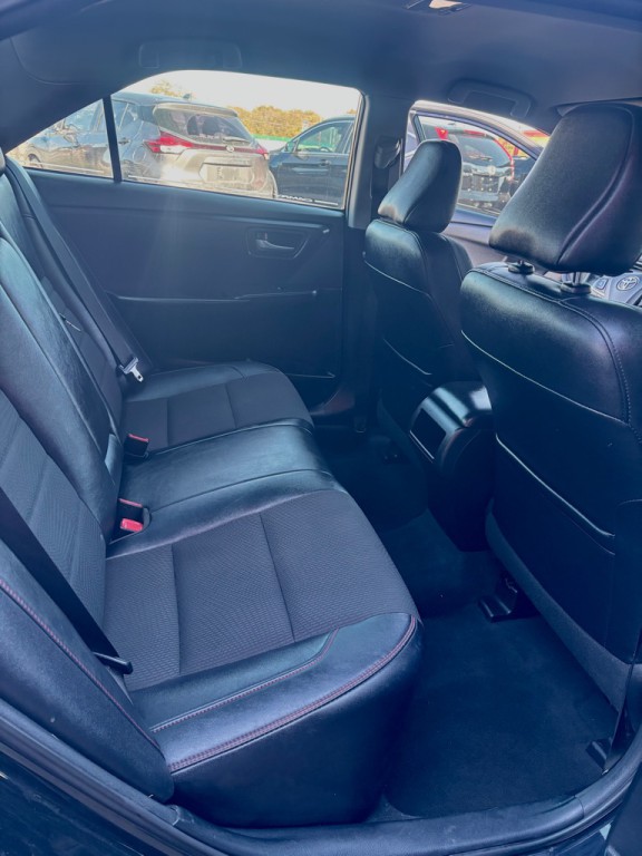 2017 Toyota Camry Image 15