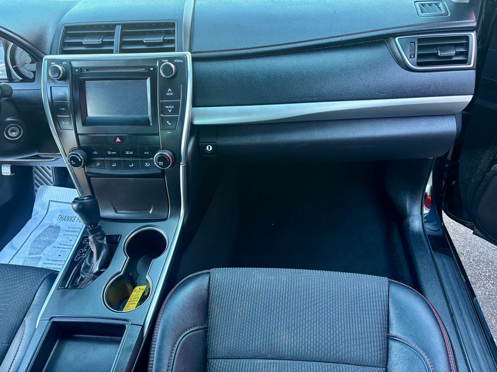 2017 Toyota Camry Image 18