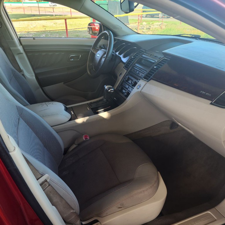 2011 Ford Taurus Image 8