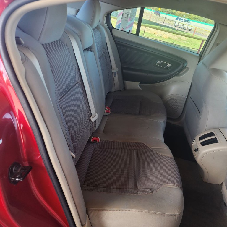 2011 Ford Taurus Image 17