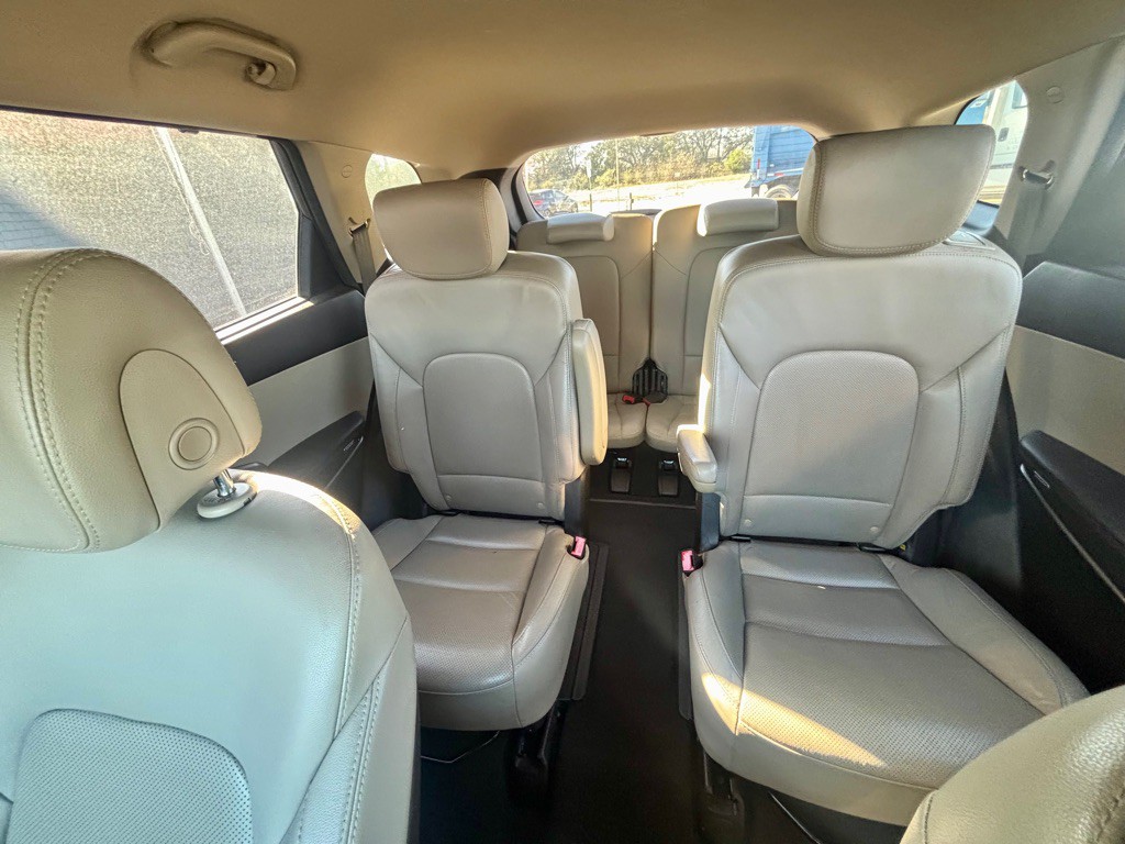 2015 Hyundai Santa Fe Image 11