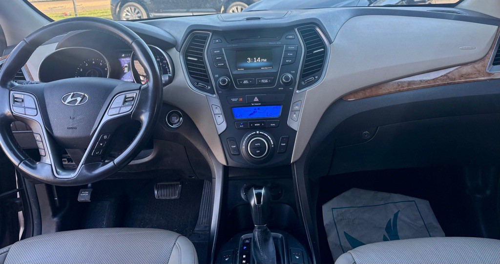 2015 Hyundai Santa Fe Image 12