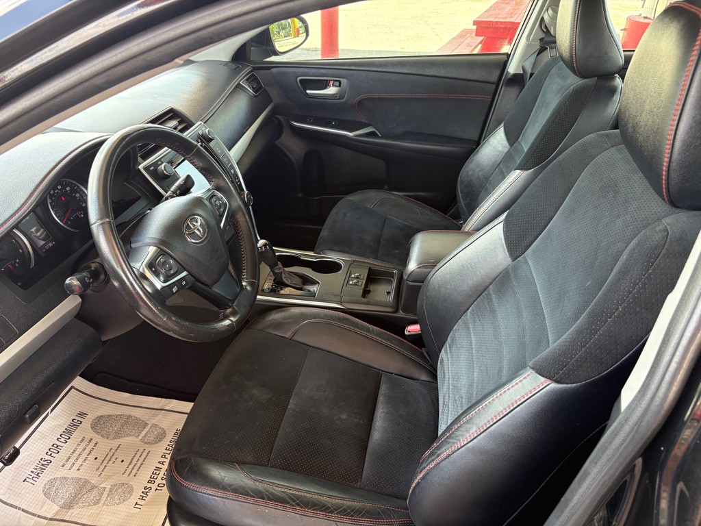 2016 Toyota Camry Image 9