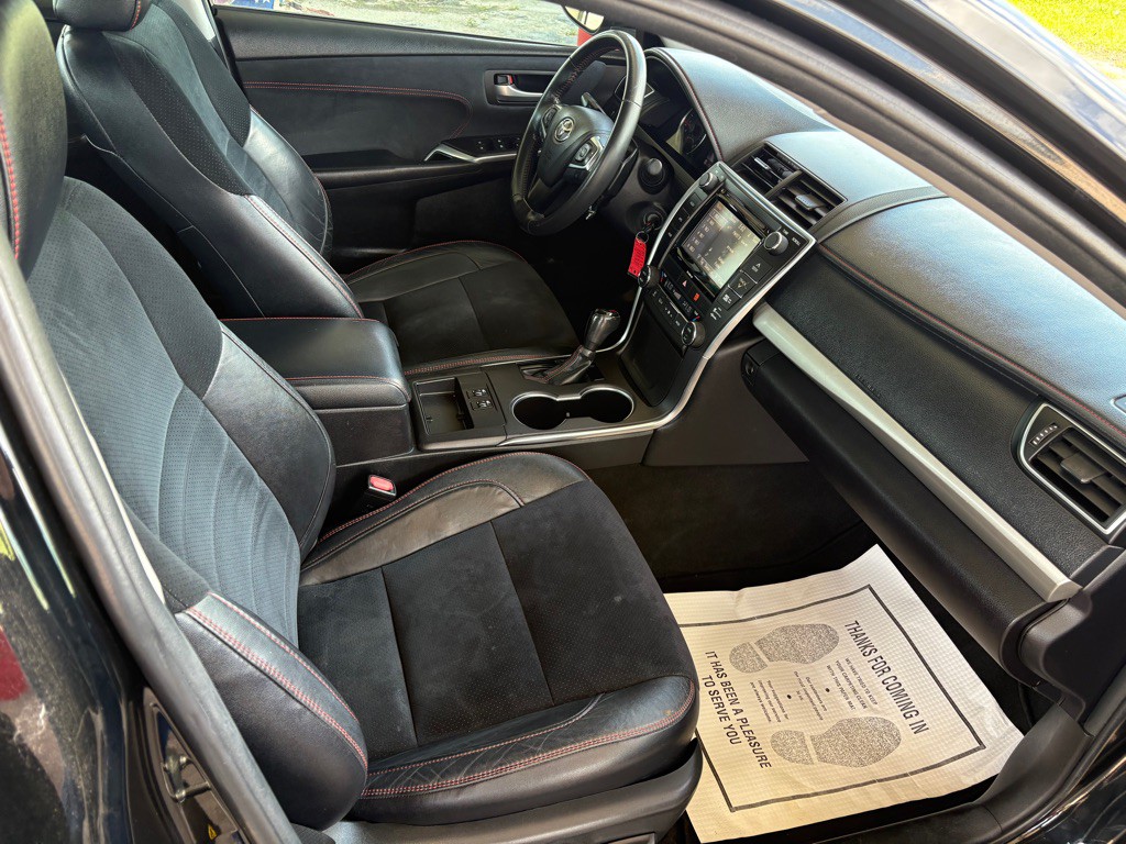 2016 Toyota Camry Image 10
