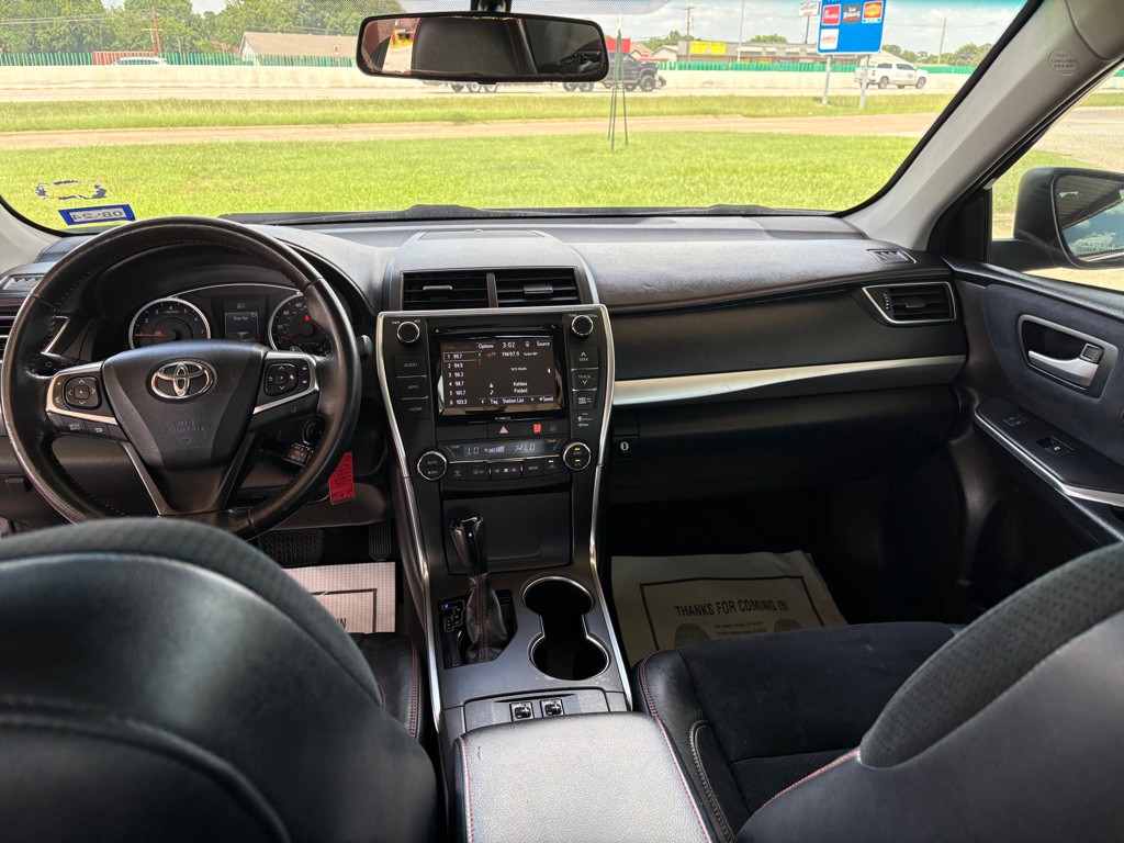 2016 Toyota Camry Image 11