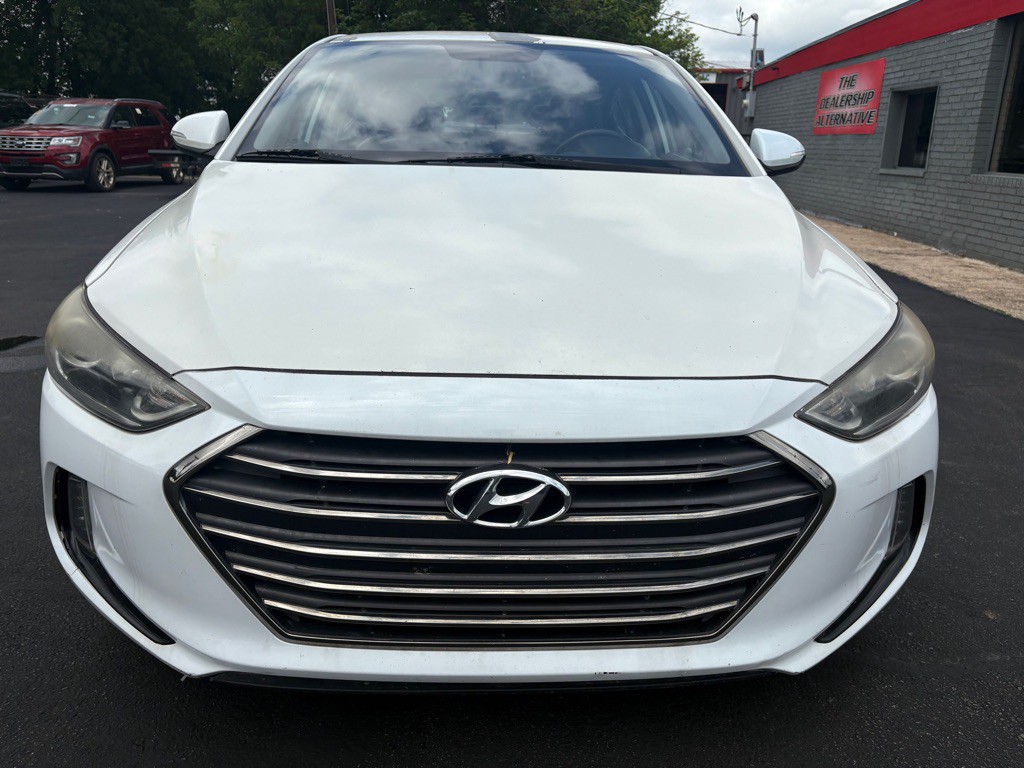 2017 Hyundai Elantra Image 1