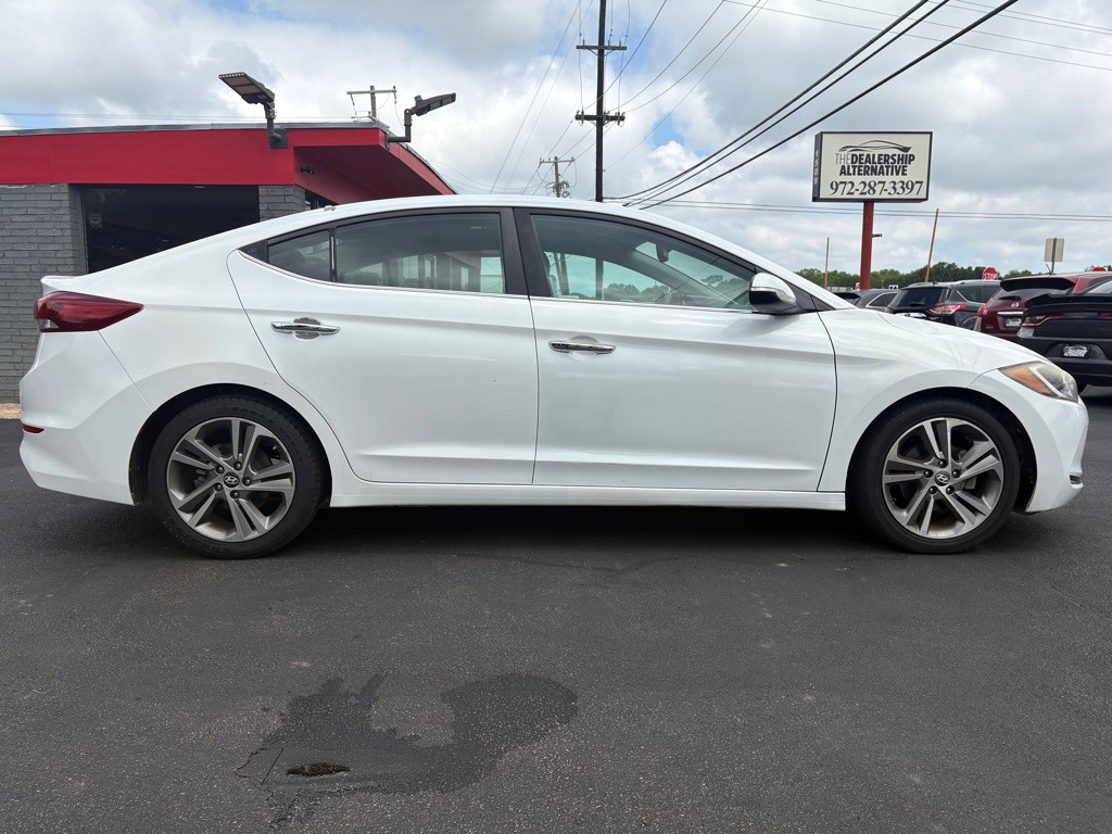2017 Hyundai Elantra Image 3