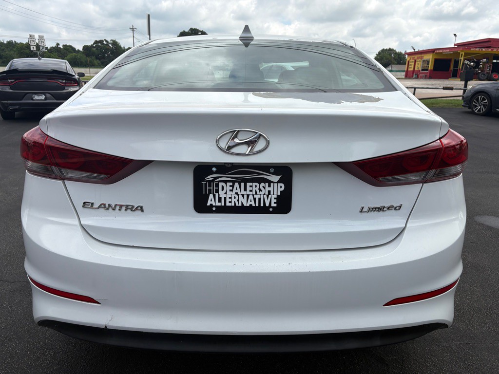 2017 Hyundai Elantra Image 5