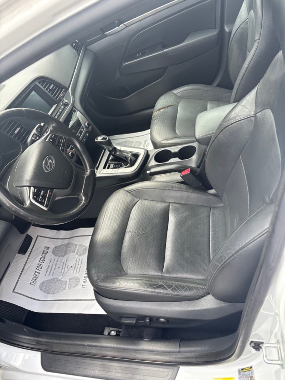 2017 Hyundai Elantra Image 9