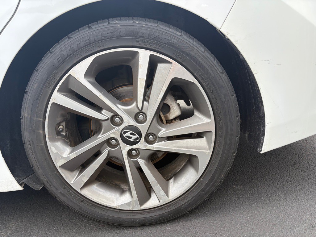 2017 Hyundai Elantra Image 13