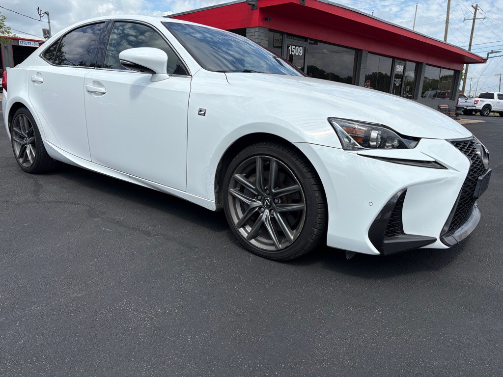 2018 Lexus IS Image 2