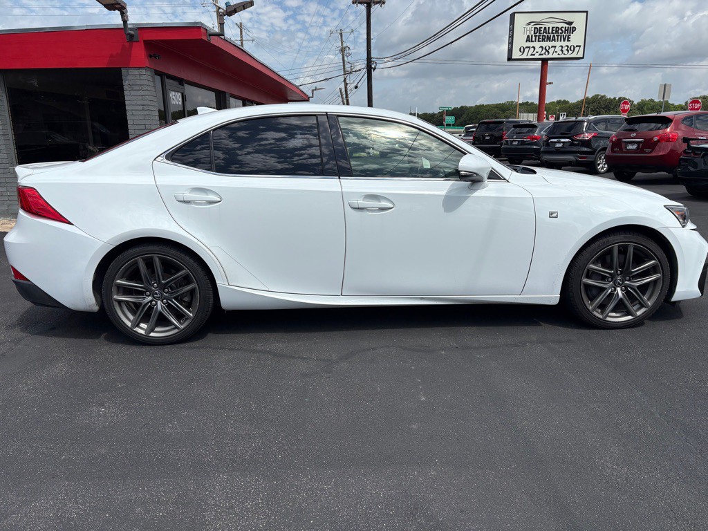 2018 Lexus IS Image 3
