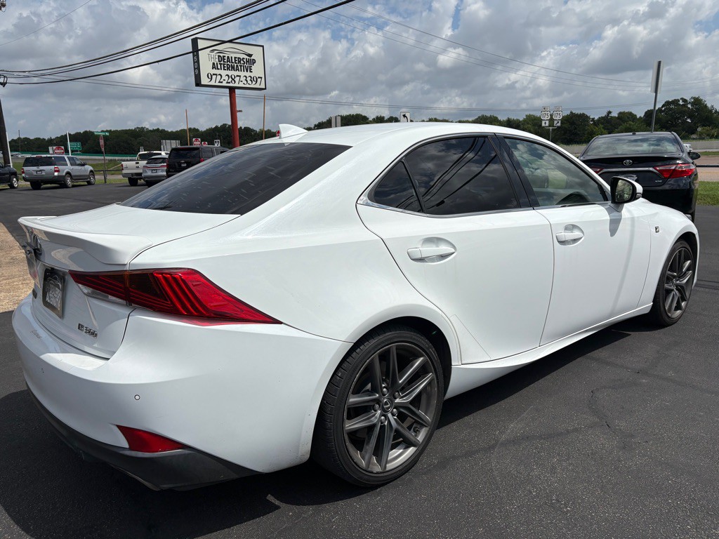 2018 Lexus IS Image 4