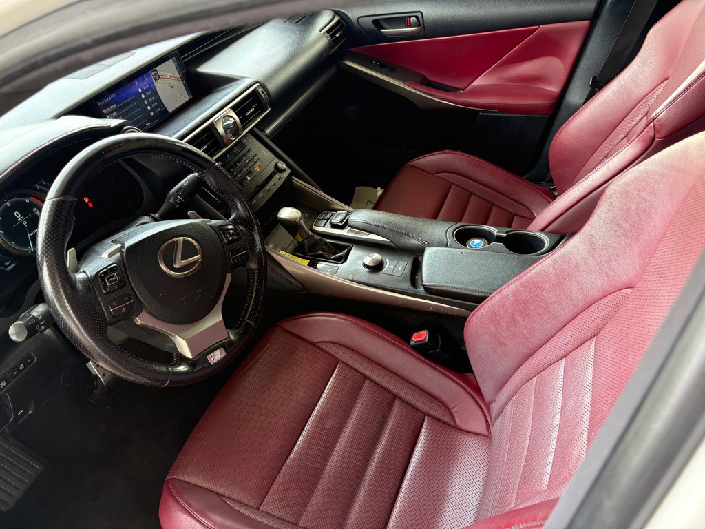 2018 Lexus IS Image 8