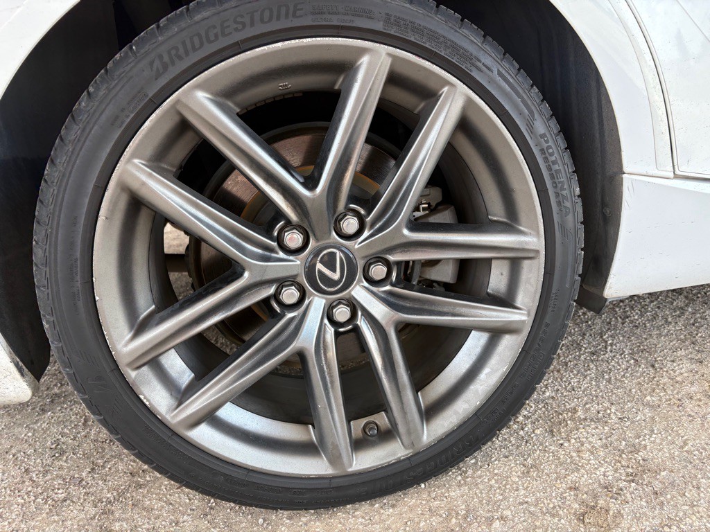 2018 Lexus IS Image 11