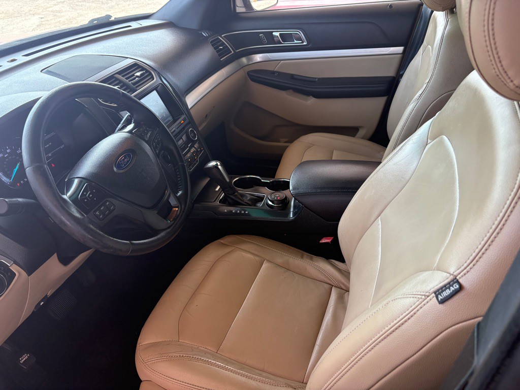 2016 Ford Explorer Image 9