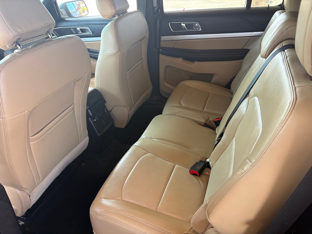 2016 Ford Explorer Image 11