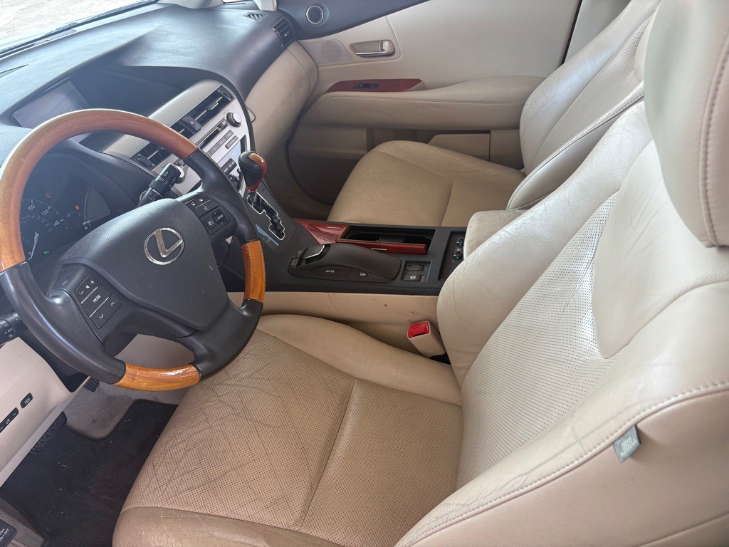 2010 Lexus RX Image 9