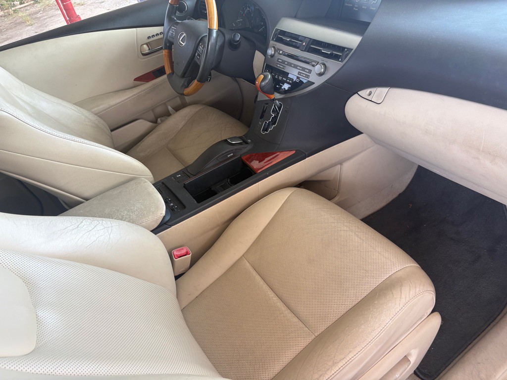 2010 Lexus RX Image 10
