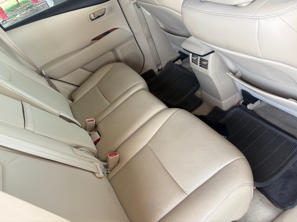 2010 Lexus RX Image 11