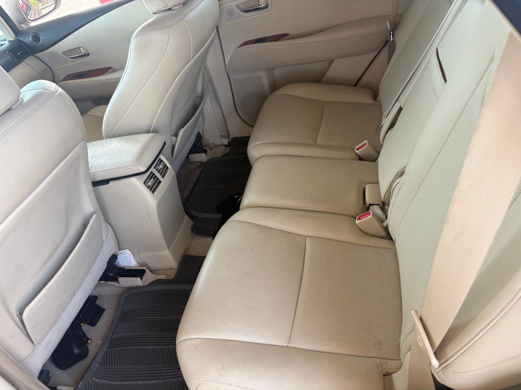 2010 Lexus RX Image 12