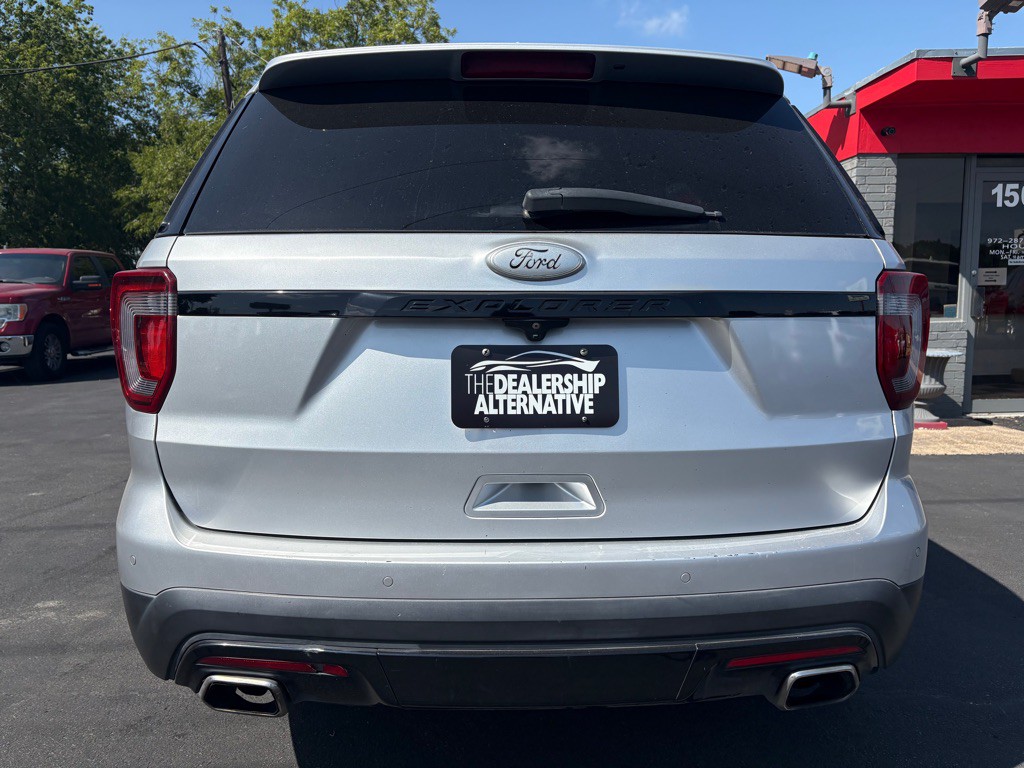 2017 Ford Explorer Image 2