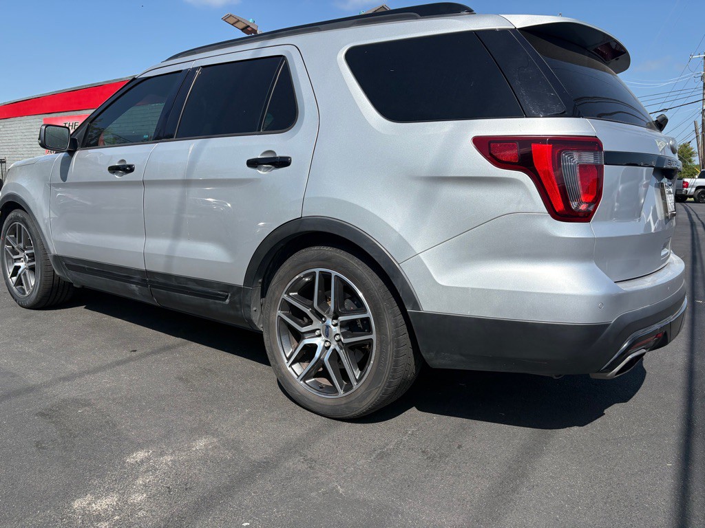 2017 Ford Explorer Image 3