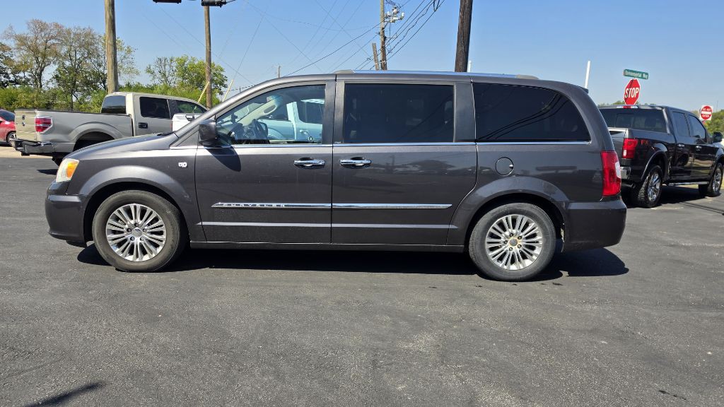 2014 Chrysler Town & Country Image 6