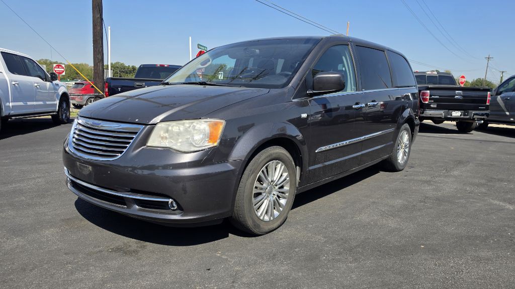 2014 Chrysler Town & Country Image 8