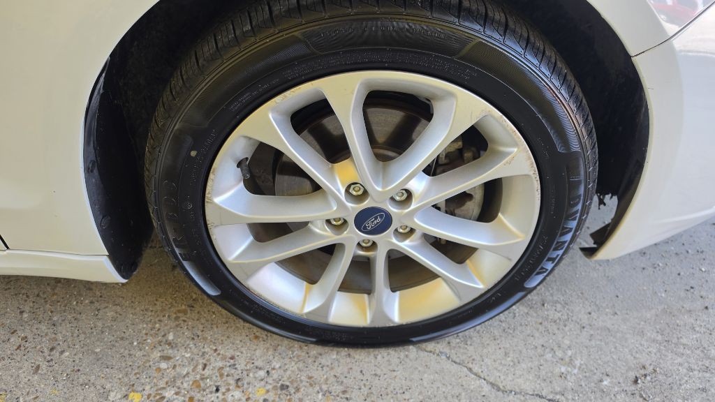 2019 Ford Fusion Image 18