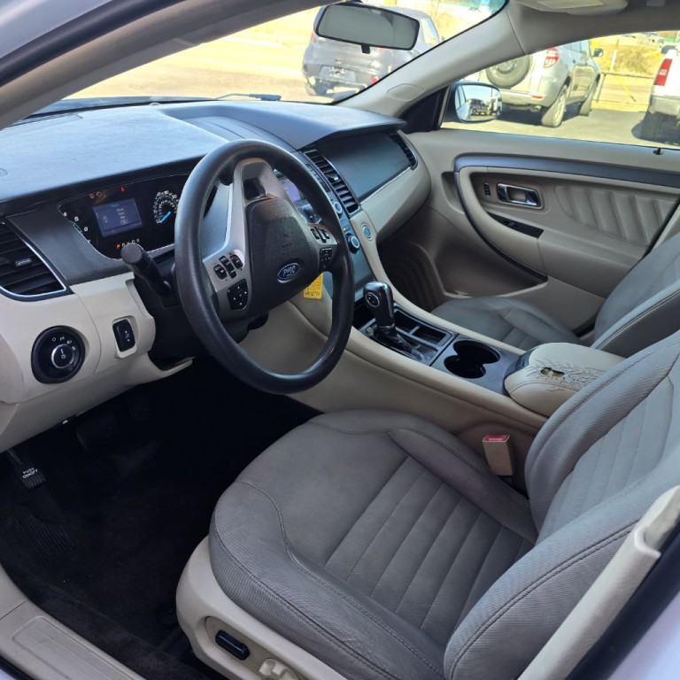 2013 Ford Taurus Image 9