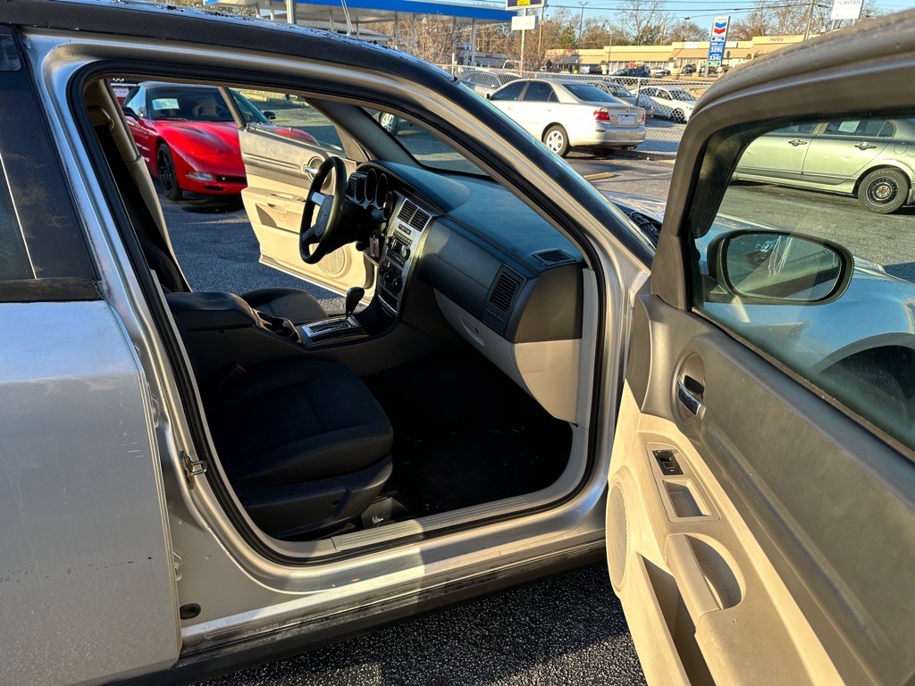 2006 Dodge Magnum Image 6