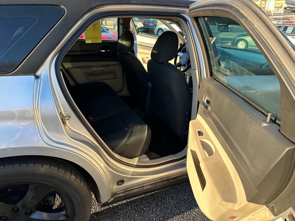 2006 Dodge Magnum Image 8