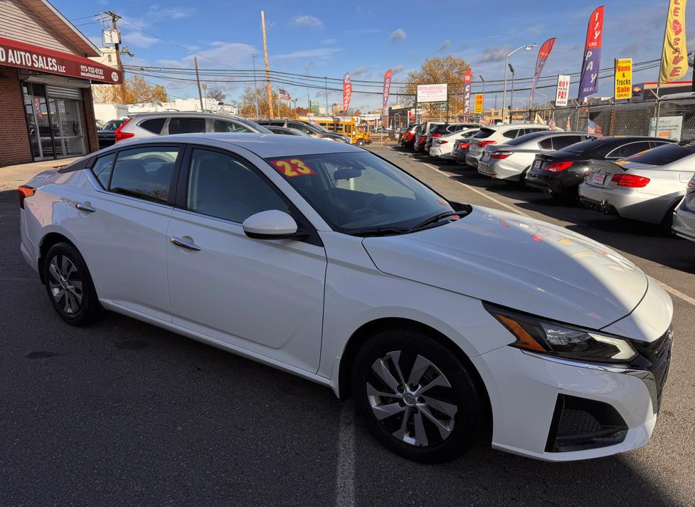 2023 Nissan Altima Image 1