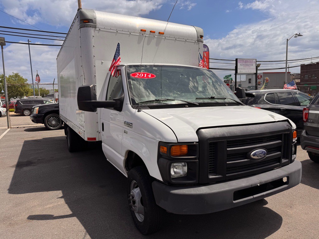 2014 Ford Econoline Image 2