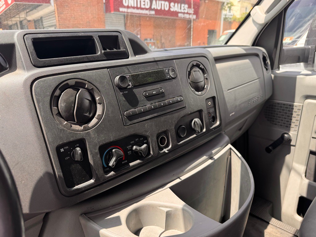 2014 Ford Econoline Image 12