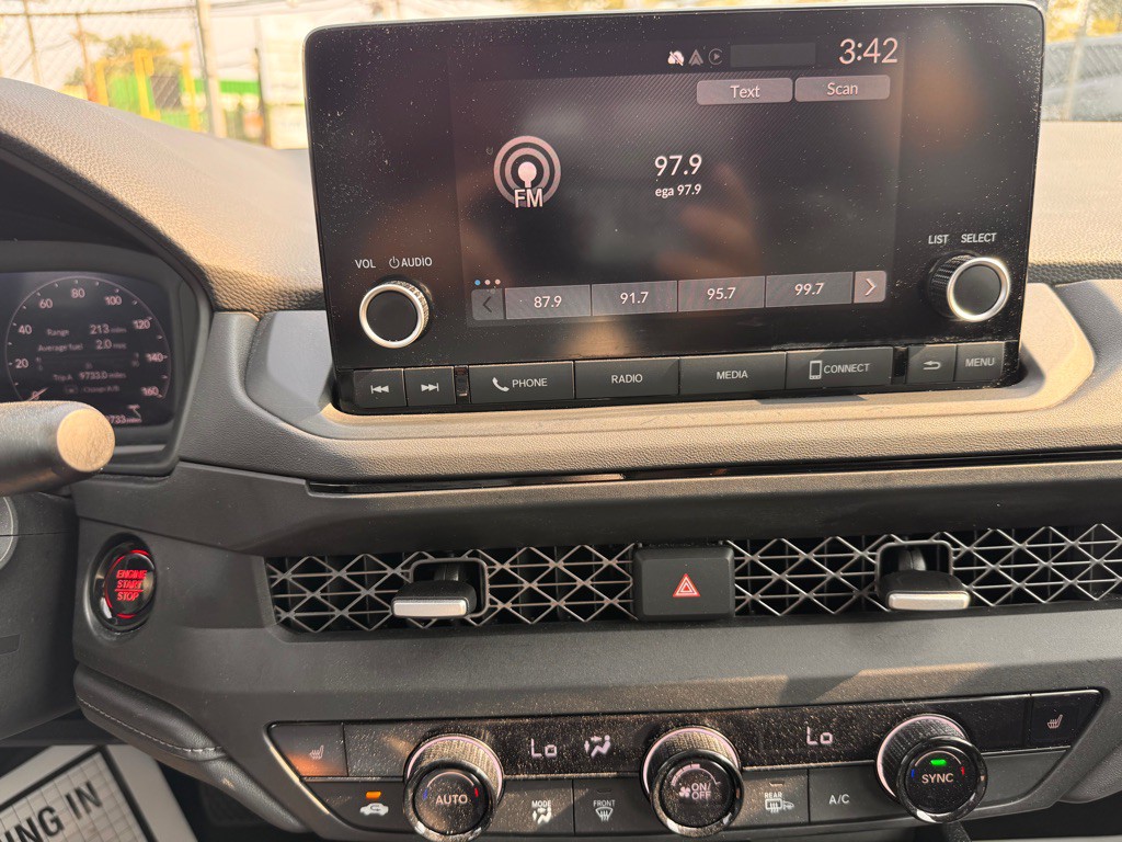 2023 Honda Accord Image 17
