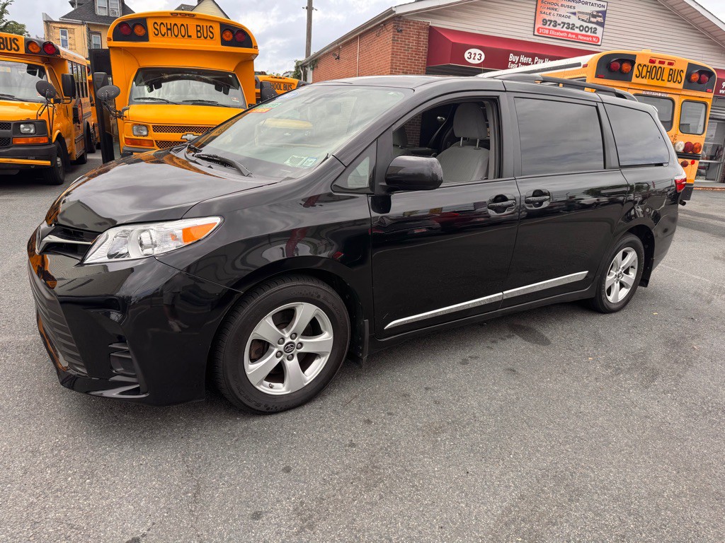 2018 Toyota Sienna Image 3