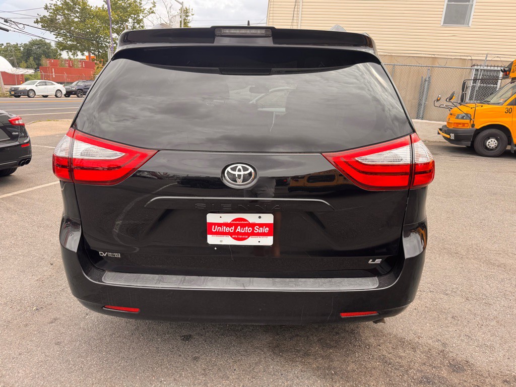 2018 Toyota Sienna Image 5