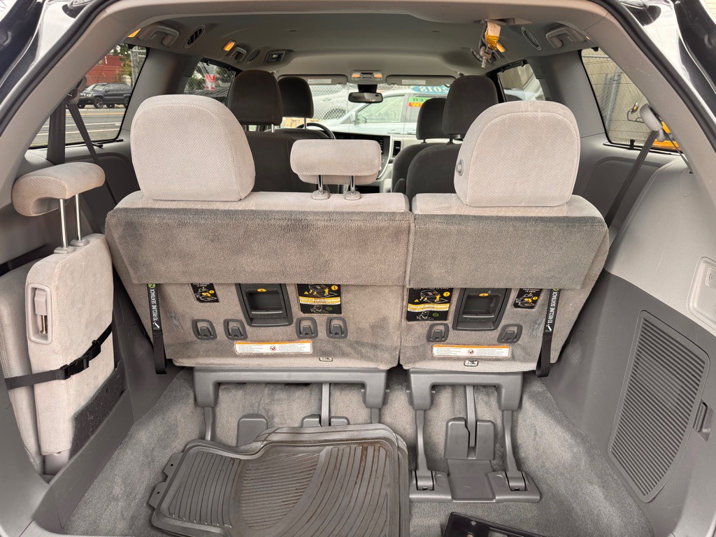 2018 Toyota Sienna Image 7