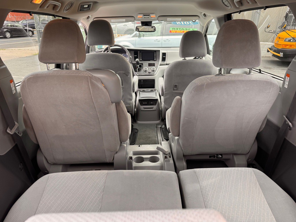 2018 Toyota Sienna Image 8